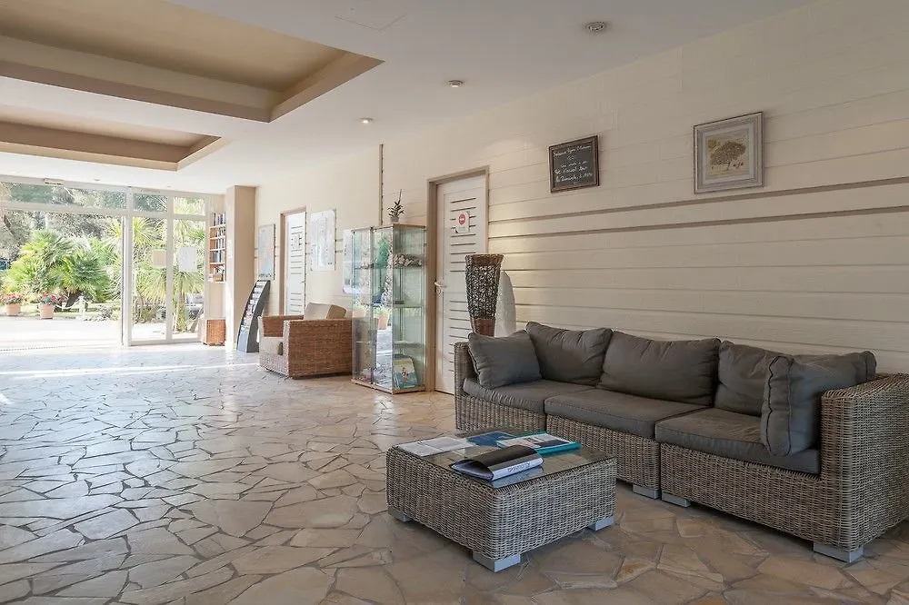 Residence Pierre & Vacances La Pinede 히에레 3*,  프랑스