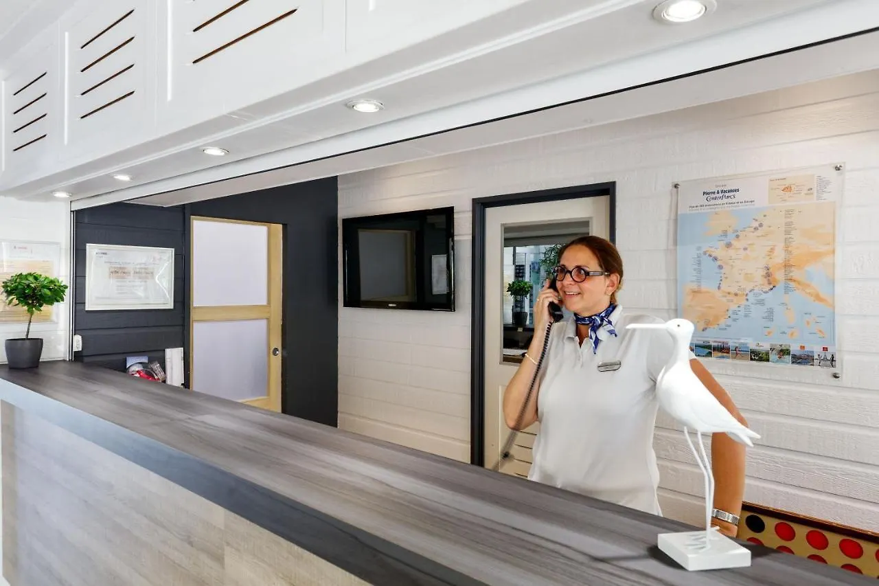 Residence Pierre & Vacances La Pinede 히에레 3*,  프랑스