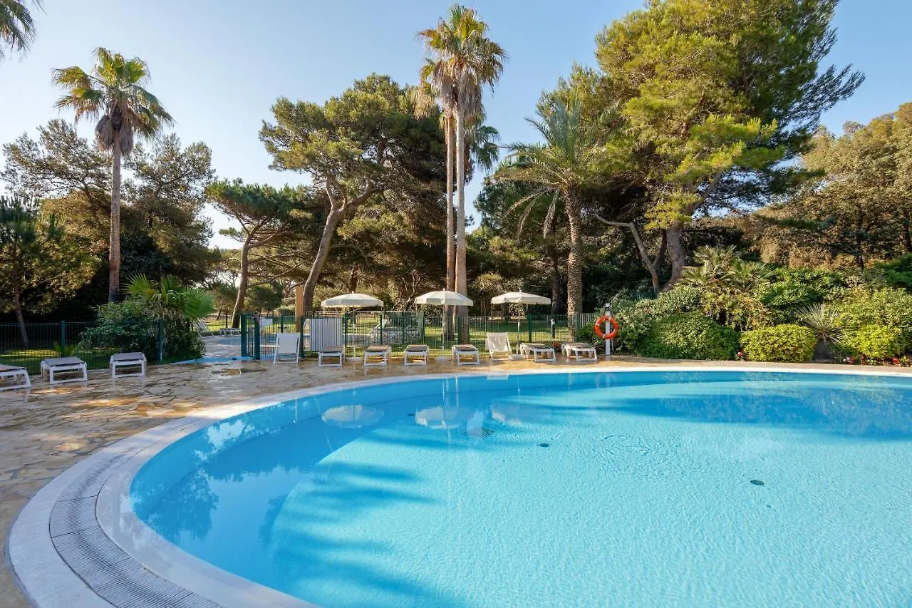 Residence Pierre & Vacances La Pinede 히에레 3*,